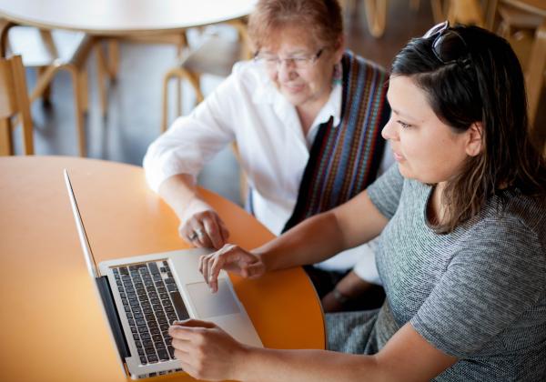 A student of VIU's First Nations/Aboriginal Housing Manager program providing advice to an elderly woman